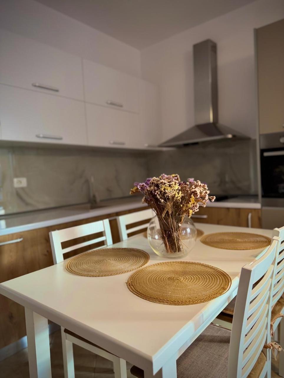 Endy Apartaments Orikum Eksteriør billede